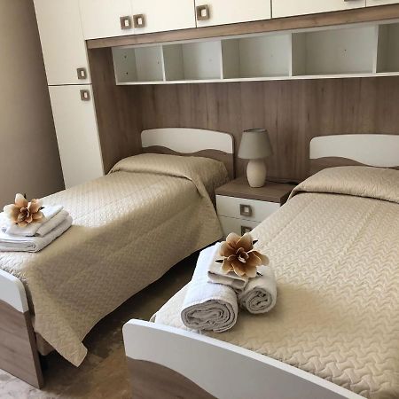 Casa Vacanze Makari Trappeto  Exteriör bild