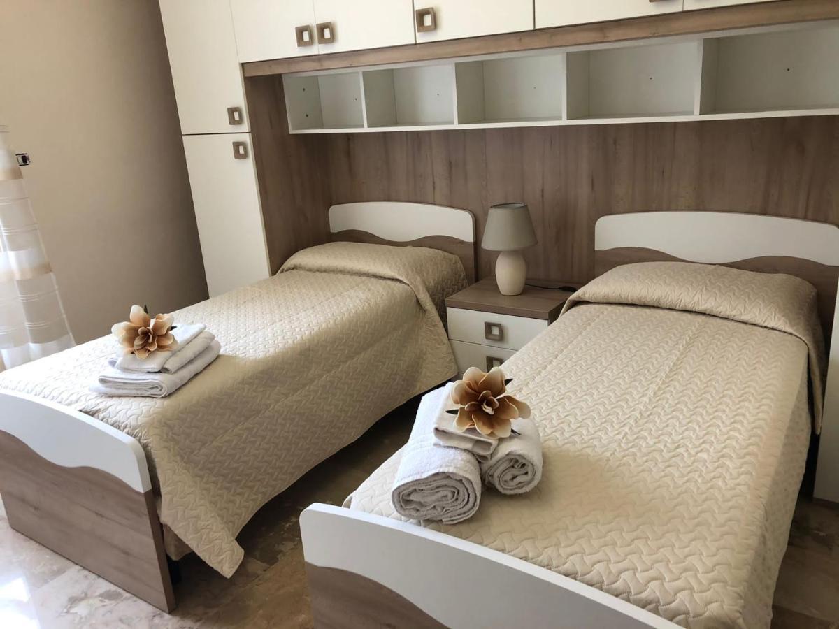 Casa Vacanze Makari Trappeto  Exteriör bild